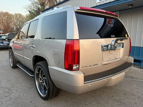 Used 2007 Cadillac Escalade AWD w/ Information Package image 3