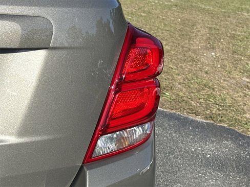 Used 2022 Chevrolet Trax LT w/ LT Convenience Package image 15