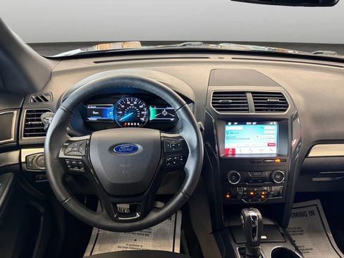 Used 2018 Ford Explorer XLT w/ Equipment Group 201A AWD/4WD image 28