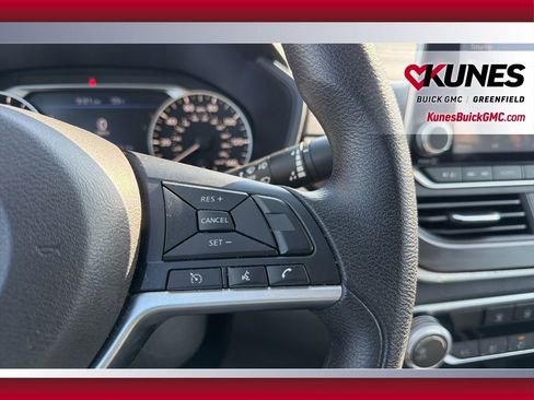 Used 2024 Nissan Altima 2.5 SV image 18