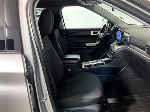 Used 2021 Ford Explorer XLT RWD image 6