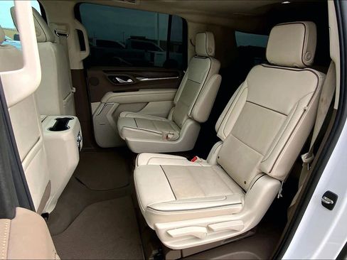 Used 2021 GMC Yukon XL Denali w/ Denali Premium Package image 20
