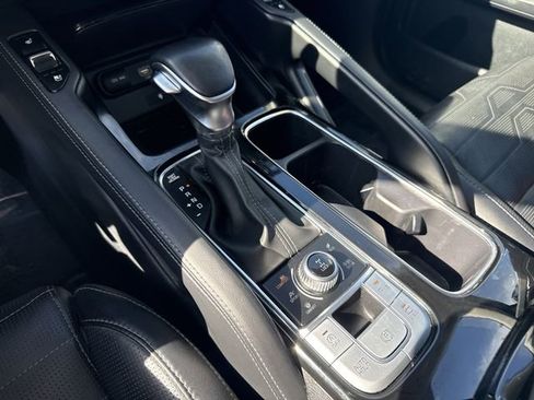 Used 2022 Kia Telluride SX w/ SX Prestige Package image 19