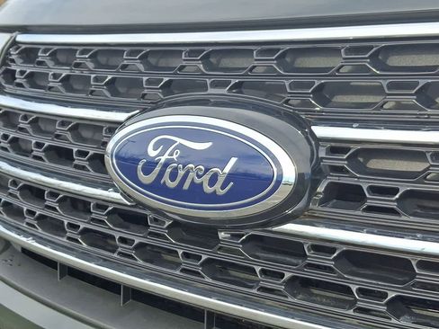 Certified 2024 Ford Explorer XLT image 28