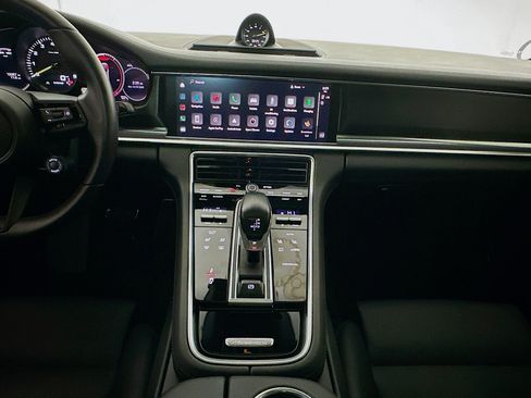 Used 2023 Porsche Panamera 4 Platinum Edition image 11