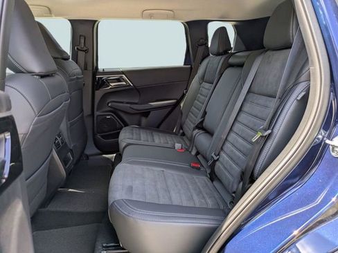 New 2026 Mitsubishi Outlander SE image 15