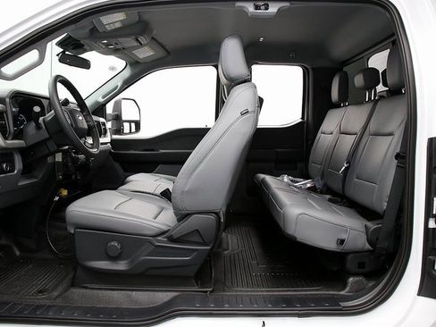 New 2025 Ford F550 4x4 Supercab Super Duty image 12