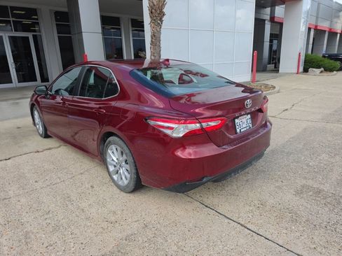 Used 2019 Toyota Camry LE FWD image 4