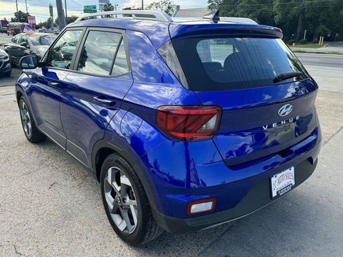 Used 2022 Hyundai Venue SEL FWD image 7