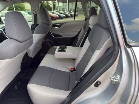 Certified 2022 Toyota RAV4 XLE w/ Convenience Package FWD image 11
