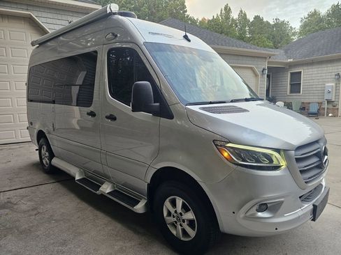 Used 2019 Mercedes-Benz Sprinter 144 image 40