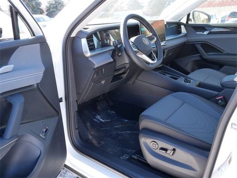 New 2026 Volkswagen Tiguan SE image 7