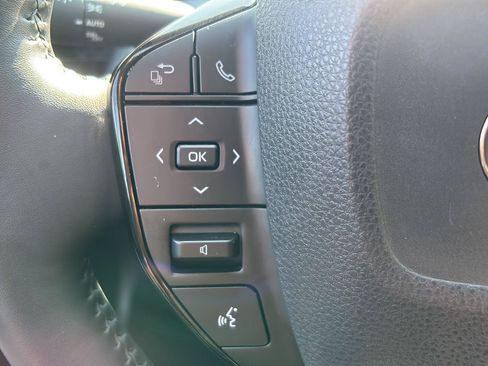 Used 2025 Toyota Prius XLE AWD/4WD image 28