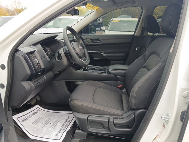 Used 2023 Nissan Pathfinder S AWD/4WD image 18