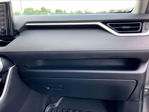 Used 2021 Toyota RAV4 XLE FWD image 18