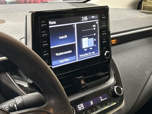 Used 2020 Toyota Corolla LE FWD image 11