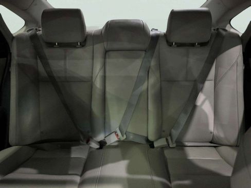 Used 2018 Toyota Avalon Limited image 23