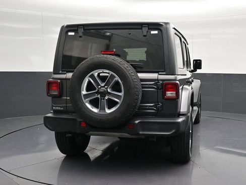Used 2018 Jeep Wrangler Unlimited Sahara AWD/4WD image 2