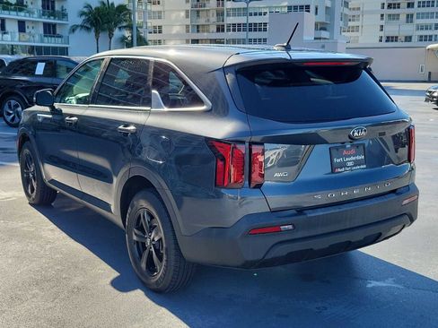 Used 2021 Kia Sorento LX image 4