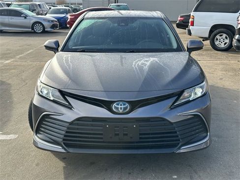 Used 2021 Toyota Camry LE image 2