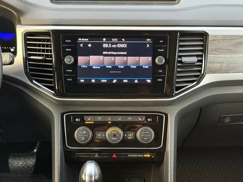 Used 2022 Volkswagen Atlas Cross Sport SE image 25