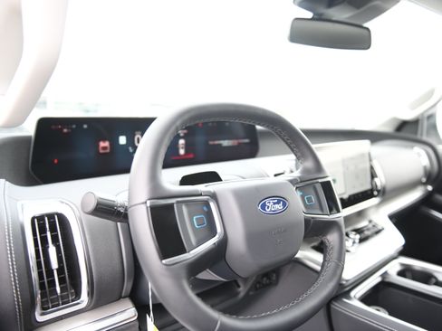 New 2027 Ford Expedition Platinum RWD image 18