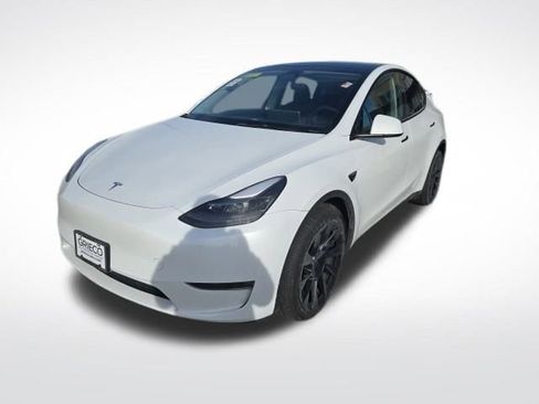 Used 2023 Tesla Model Y Long Range image 3