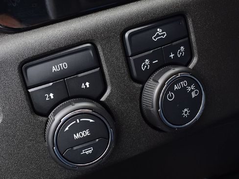 Used 2023 Chevrolet Silverado 1500 LT AWD/4WD image 24