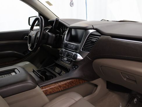 Used 2020 Chevrolet Suburban Premier image 21