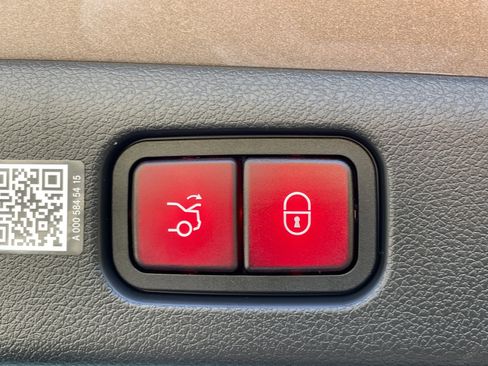 New 2026 Mercedes-Benz E 350 4MATIC Sedan image 12