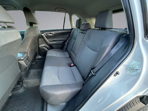 Used 2025 Toyota RAV4 XLE FWD image 28