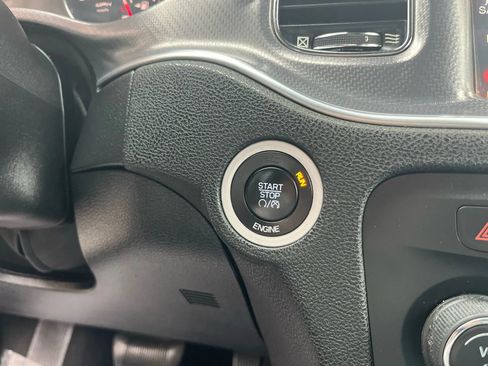 Used 2014 Dodge Charger SXT image 24