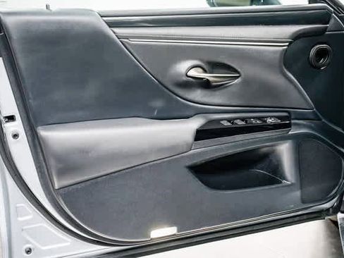 Used 2025 Lexus ES 350 image 19