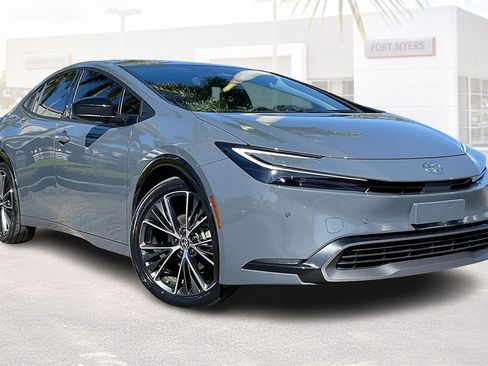 Used 2024 Toyota Prius XLE image 1