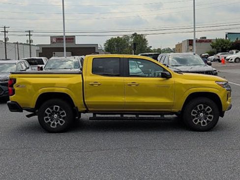 Used 2023 Chevrolet Colorado Z71 w/ Z71 Convenience Package 2 AWD/4WD image 4