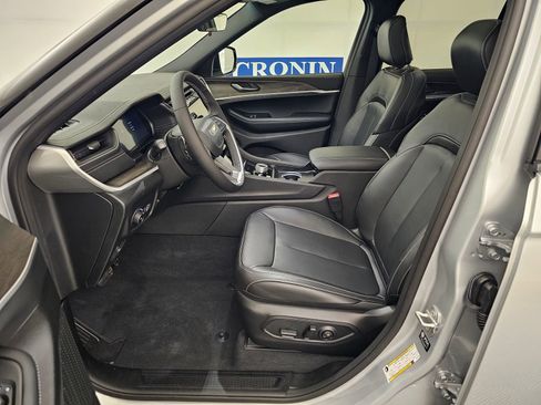 New 2025 Jeep Grand Cherokee Limited image 12