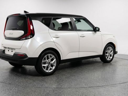 Used 2025 Kia Soul LX w/ LX Technology Package FWD image 9