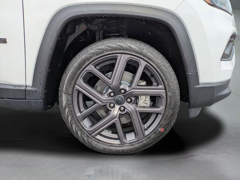 New 2026 Jeep Compass Latitude w/ Sun and Sound Group AWD/4WD image 34
