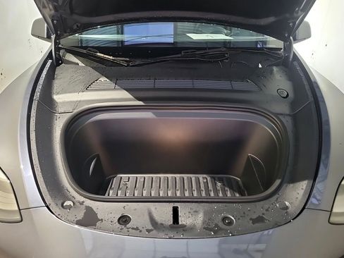 Used 2023 Tesla Model Y Long Range image 9