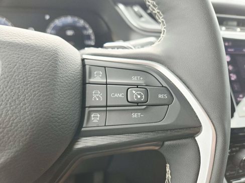 Used 2025 Jeep Grand Cherokee Laredo w/ Luxury Tech Group I AWD/4WD image 22