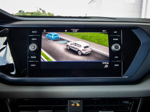 Certified 2023 Volkswagen Taos SE w/ Panoramic Sunroof Package FWD image 40