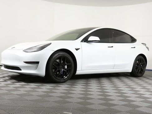 Used 2021 Tesla Model 3 Standard Range Plus image 1