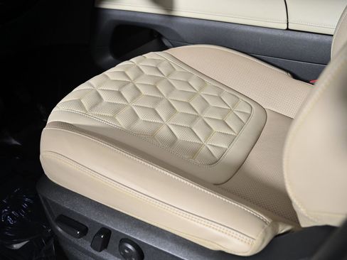 Used 2025 Nissan Armada Platinum image 27