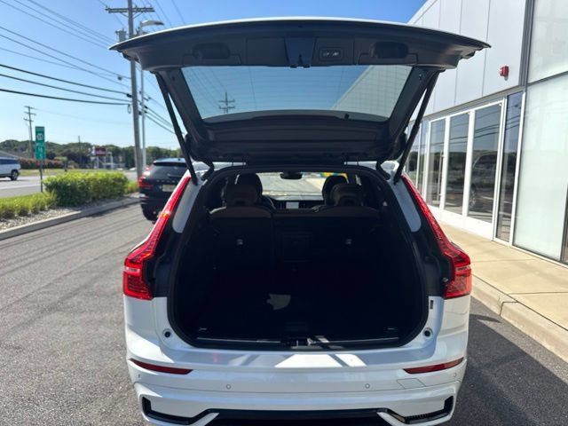 Used 2024 Volvo XC60 B5 Plus w/ Climate Package AWD/4WD image 11