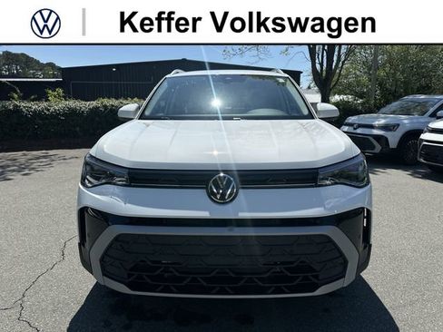 New 2026 Volkswagen Taos SE FWD image 8