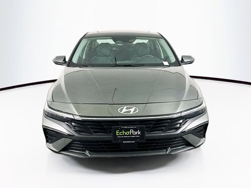 Used 2025 Hyundai Elantra Limited FWD image 2