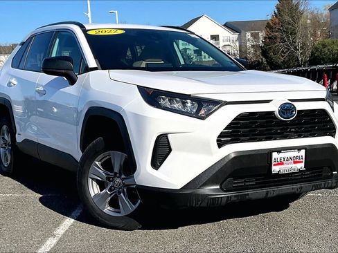 Used 2022 Toyota RAV4 LE image 2