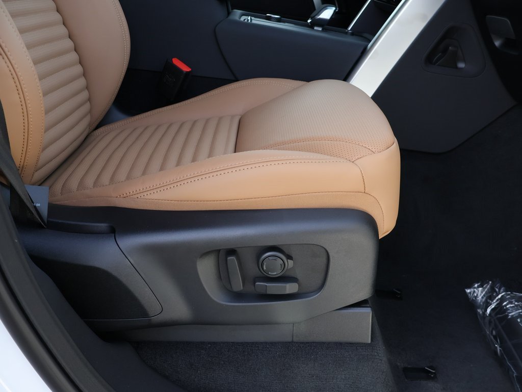 New 2026 Land Rover Discovery Dynamic SE AWD/4WD image 11