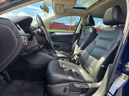 Used 2013 Volkswagen Jetta SE FWD image 12