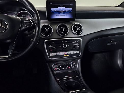 Used 2020 Mercedes-Benz GLA 250 4MATIC w/ Premium Package image 8
